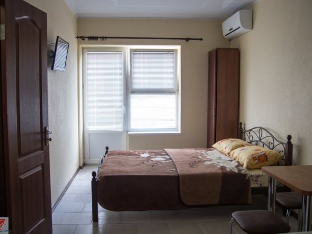 Люкс №23 (2к) однокомнатный, база отдыха «Арис», Кирилловка. Фото 1