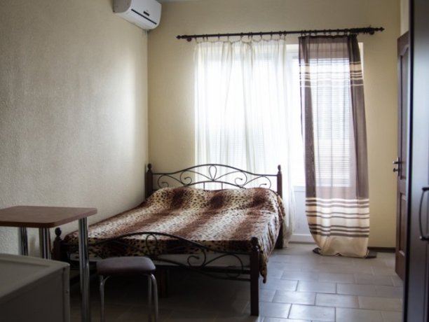 Люкс №31 (2к) однокомнатный, база отдыха «Арис», Кирилловка. Фото 1