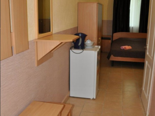 Стандарт №8 однокомнатный, база отдыха «Елена», Кирилловка. Фото 1