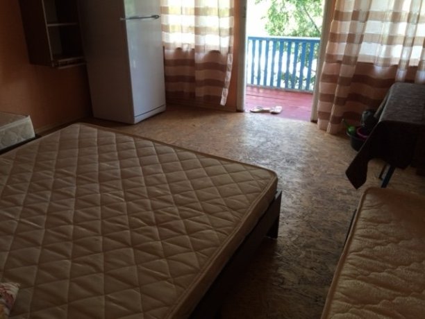 Домик 3 однокомнатный, база отдыха «Днепр», Кирилловка. Фото 1