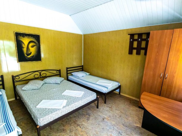 Домик 5 однокомнатный, база отдыха «Днепр», Кирилловка. Фото 1