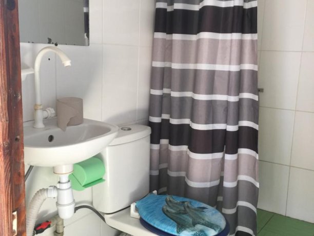 Люкс №21 двухкомнатный, база отдыха «Днепр», Кирилловка. Фото 3