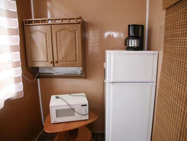 Люкс №22 двухкомнатный, база отдыха «Днепр», Кирилловка. Фото 3