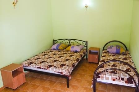 Люкс №2 (1 Корпус) однокомнатный, база отдыха «Ялта», Кирилловка. Фото 2