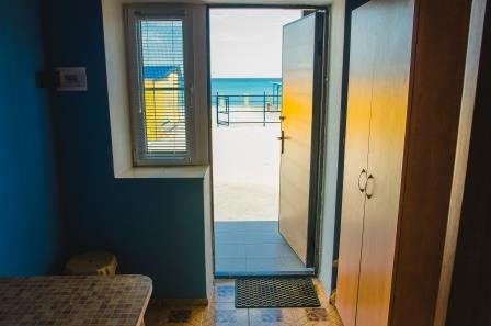 Люкс №2 (1 Корпус) однокомнатный, база отдыха «Ялта», Кирилловка. Фото 4