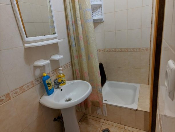 Люкс №6 (1 Корпус) однокомнатный, база отдыха «Ялта», Кирилловка. Фото 5