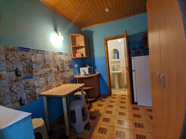 Люкс №6 (1 Корпус) однокомнатный, база отдыха «Ялта», Кирилловка. Фото 3