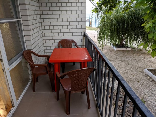 Люкс №6 (1 Корпус) однокомнатный, база отдыха «Ялта», Кирилловка. Фото 4