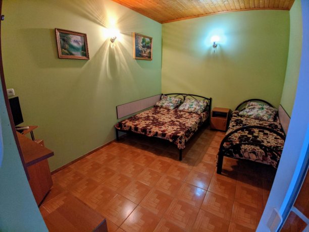 Люкс №5 (1 Корпус) однокомнатный, база отдыха «Ялта», Кирилловка. Фото 2