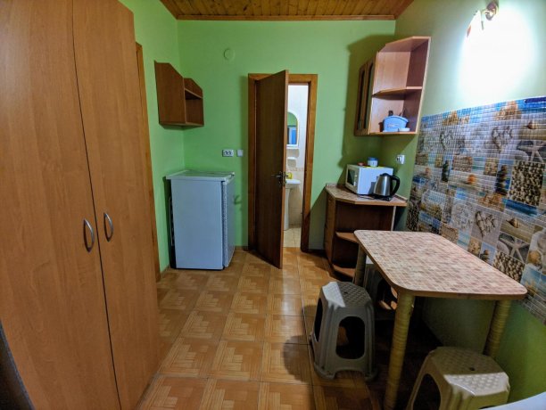 Люкс №5 (1 Корпус) однокомнатный, база отдыха «Ялта», Кирилловка. Фото 3