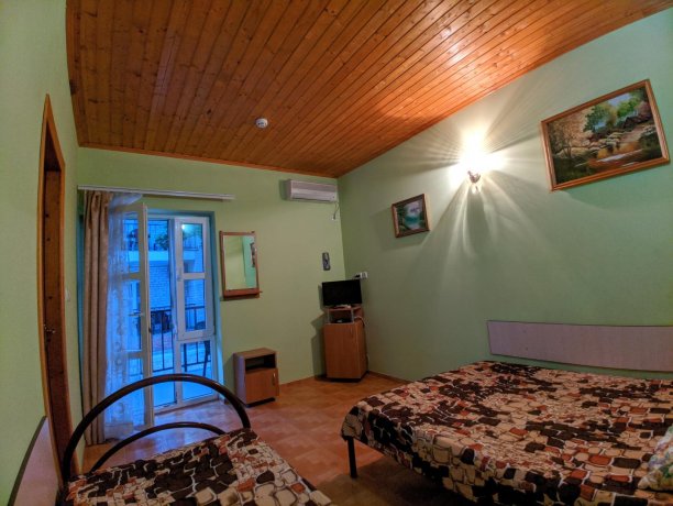 Люкс №5 (1 Корпус) однокомнатный, база отдыха «Ялта», Кирилловка. Фото 1