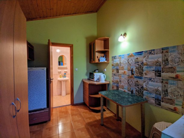 Люкс №7 (1 Корпус) однокомнатный, база отдыха «Ялта», Кирилловка. Фото 3