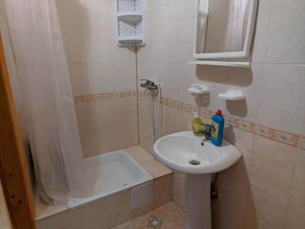 Люкс №7 (1 Корпус) однокомнатный, база отдыха «Ялта», Кирилловка. Фото 4