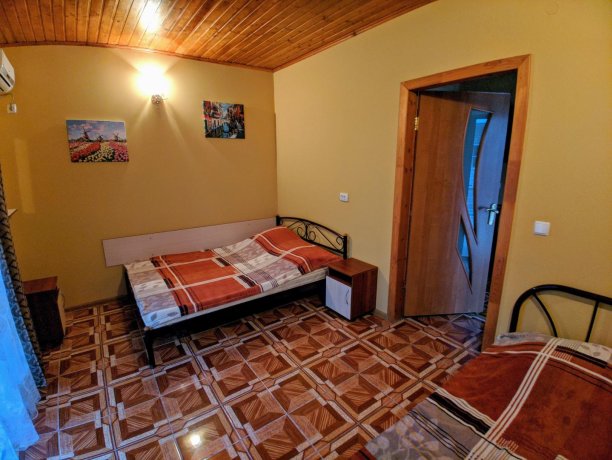 Люкс №9 (2 Корпус) однокомнатный, база отдыха «Ялта», Кирилловка. Фото 1