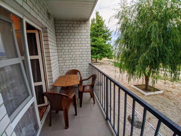 Люкс №9 (2 Корпус) однокомнатный, база отдыха «Ялта», Кирилловка. Фото 4