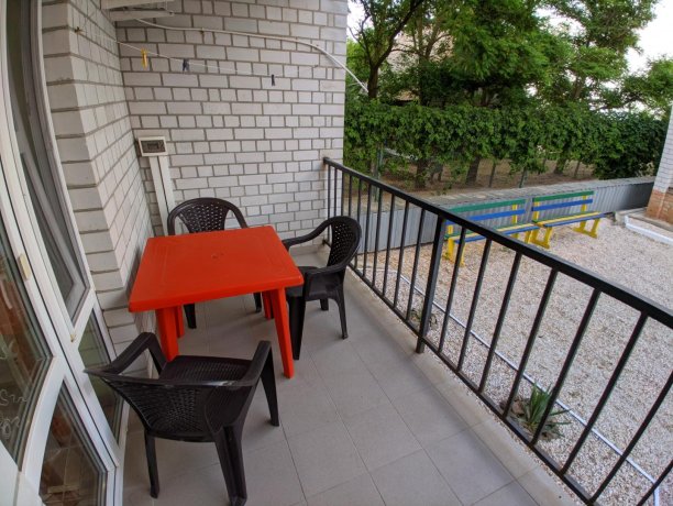 Люкс №10 (2 Корпус) однокомнатный, база отдыха «Ялта», Кирилловка. Фото 6