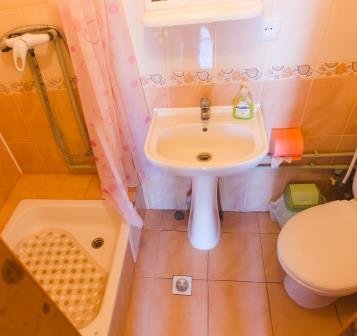 Люкс №11 (2 Корпус) однокомнатный, база отдыха «Ялта», Кирилловка. Фото 5