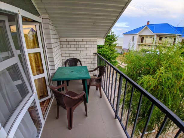 Люкс №11 (2 Корпус) однокомнатный, база отдыха «Ялта», Кирилловка. Фото 6