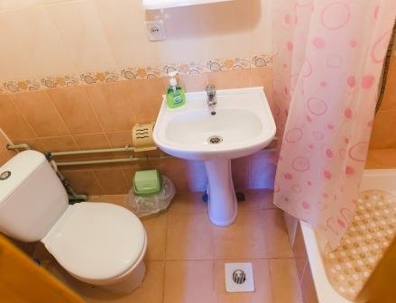 Люкс №12 (2 Корпус) однокомнатный, база отдыха «Ялта», Кирилловка. Фото 5