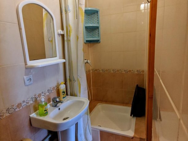 Люкс №12 (2 Корпус) однокомнатный, база отдыха «Ялта», Кирилловка. Фото 4