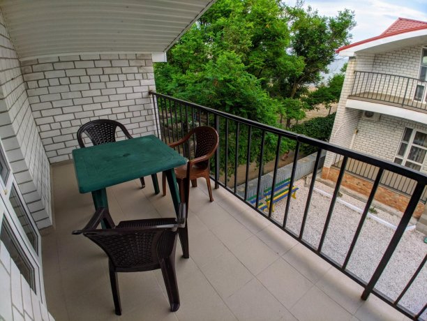 Люкс №12 (2 Корпус) однокомнатный, база отдыха «Ялта», Кирилловка. Фото 6