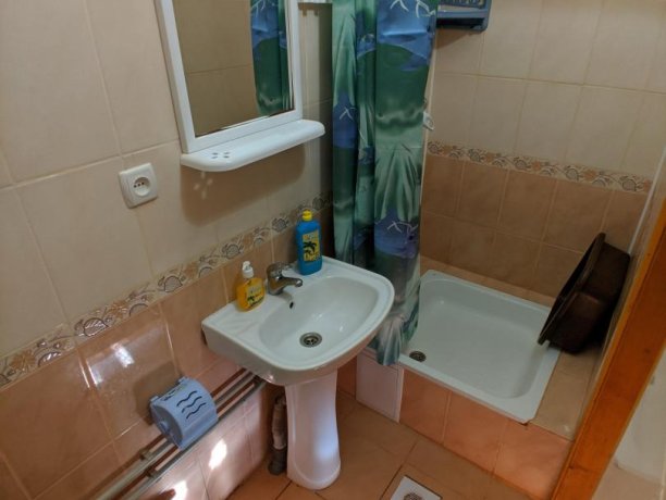 Люкс №14 (2 Корпус) однокомнатный, база отдыха «Ялта», Кирилловка. Фото 4