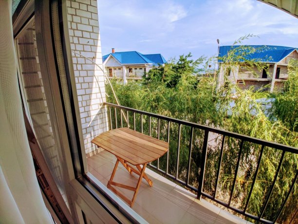 Люкс №16 (2 Корпус) однокомнатный, база отдыха «Ялта», Кирилловка. Фото 2