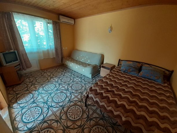 Люкс №19 (3 Корпус) однокомнатный, база отдыха «Ялта», Кирилловка. Фото 5