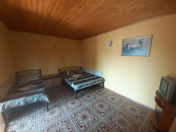 Люкс №20 (3 Корпус) однокомнатный, база отдыха «Ялта», Кирилловка. Фото 5