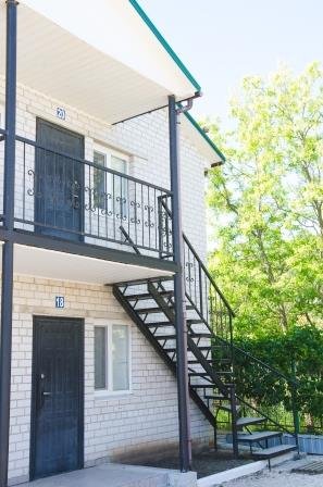 Люкс №20 (3 Корпус) однокомнатный, база отдыха «Ялта», Кирилловка. Фото 1