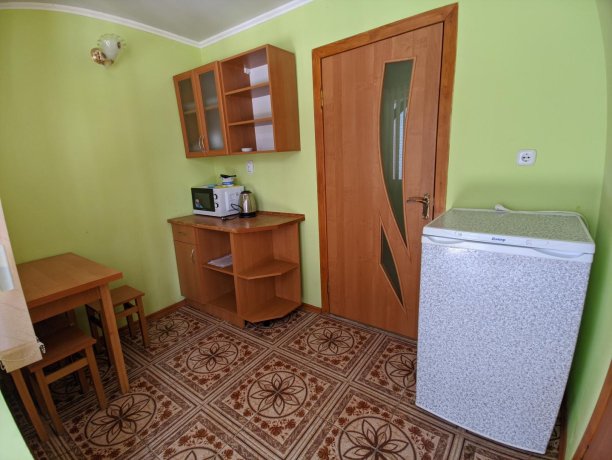 Люкс №21 (3 Корпус) однокомнатный, база отдыха «Ялта», Кирилловка. Фото 3