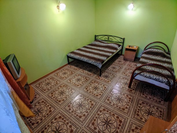 Люкс №21 (3 Корпус) однокомнатный, база отдыха «Ялта», Кирилловка. Фото 2