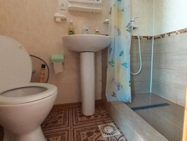 Люкс №24 (3 Корпус) однокомнатный, база отдыха «Ялта», Кирилловка. Фото 3