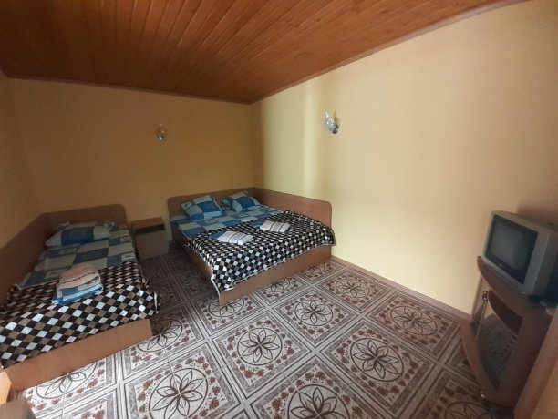 Люкс №24 (3 Корпус) однокомнатный, база отдыха «Ялта», Кирилловка. Фото 4