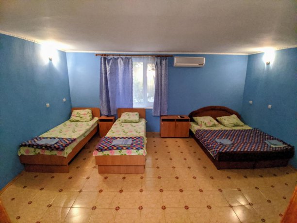 Люкс №26 (Админ.Корп) однокомнатный, база отдыха «Ялта», Кирилловка. Фото 1