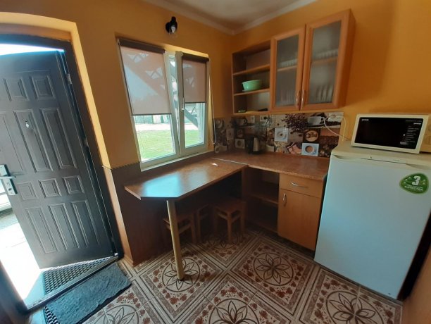 Люкс №17 (3 Корпус) однокомнатный, база отдыха «Ялта», Кирилловка. Фото 3