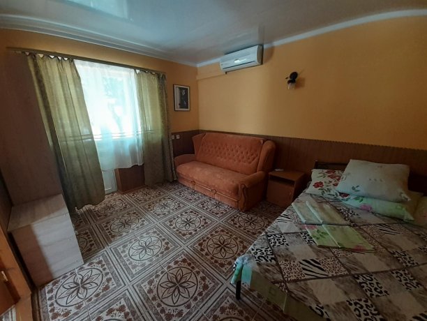 Люкс №17 (3 Корпус) однокомнатный, база отдыха «Ялта», Кирилловка. Фото 5