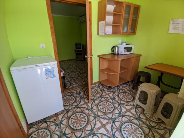 Люкс №18 (3 Корпус) однокомнатный, база отдыха «Ялта», Кирилловка. Фото 3