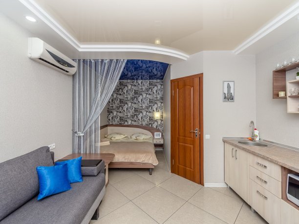 Люкс №2 VIP однокомнатный, гостевой дом «Гостевой Дом 170», Кирилловка. Фото 1