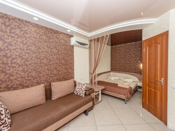 Люкс №4 VIP однокомнатный, гостевой дом «Гостевой Дом 170», Кирилловка. Фото 2