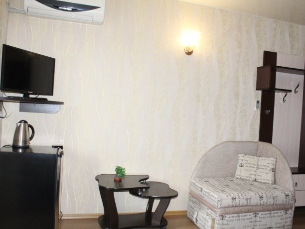 Люкс №3 однокомнатный, гостевой дом «Гостевой Дом 170», Кирилловка. Фото 2