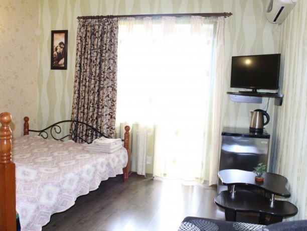 Люкс №3 однокомнатный, гостевой дом «Гостевой Дом 170», Кирилловка. Фото 1