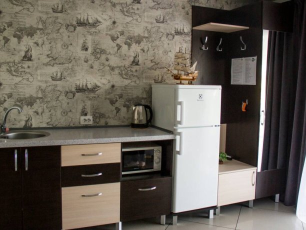 Люкс №3  VIP однокомнатный, гостевой дом «Гостевой Дом 170», Кирилловка. Фото 5