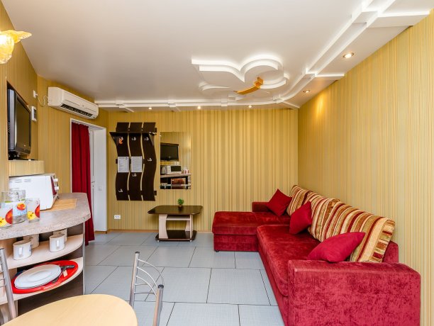 Люкс №4 VIP двухкомнатный, гостевой дом «Гостевой Дом 170», Кирилловка. Фото 4