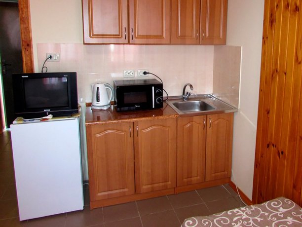 Полулюкс №5-2 однокомнатный, база отдыха «Азов-сервис», Кирилловка. Фото 1