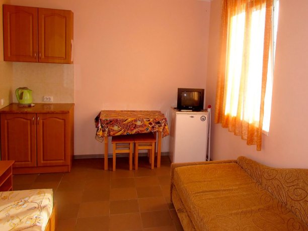 Стандарт №8 однокомнатный, база отдыха «Азов-сервис», Кирилловка. Фото 1