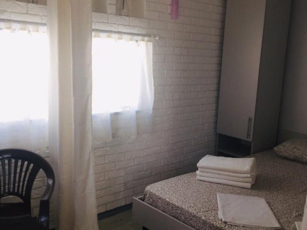 Коттедж 20 двухкомнатный, база отдыха «Днепр», Кирилловка. Фото 1