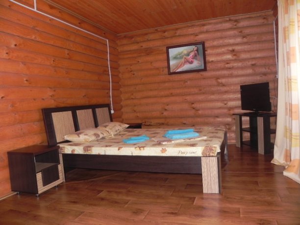 Люкс № 71  7кор. двухкомнатный, база отдыха «АННА SPA», Кирилловка. Фото 1