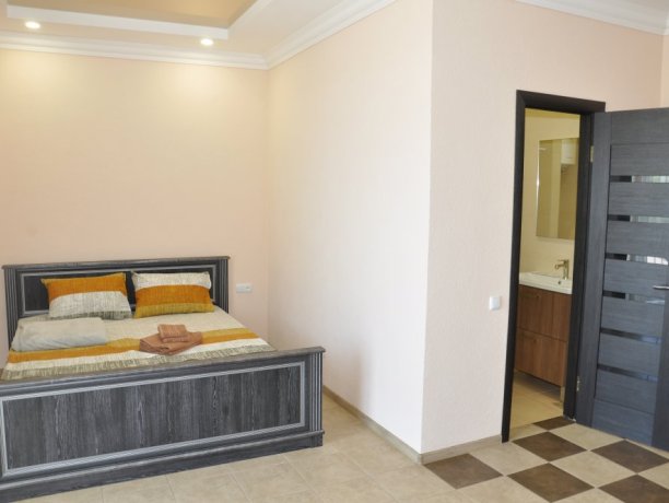 Suite №101* однокомнатный, база отдыха «Променад», Кирилловка. Фото 1