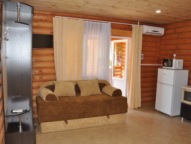 Бунгало №6 однокомнатный, база отдыха «Променад», Кирилловка. Фото 1